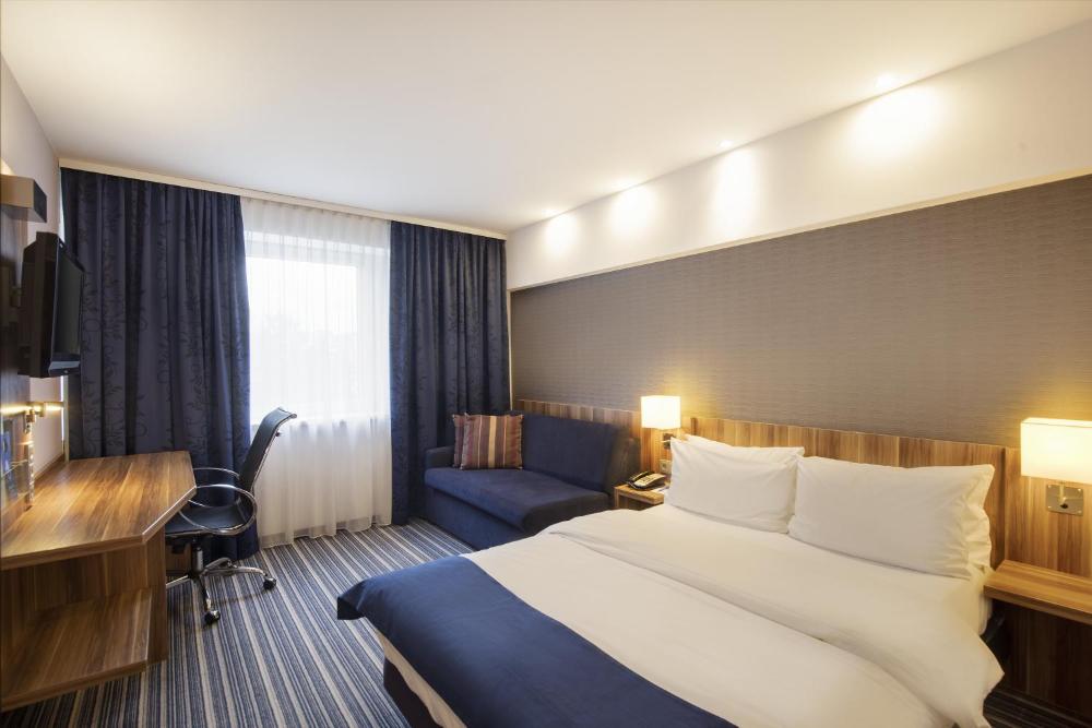 Holiday Inn Express Hamburg City Centre Prices Photos Reviews Address Germany