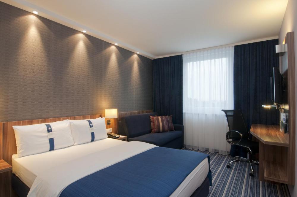 Holiday Inn Express Hamburg City Centre Prices Photos Reviews Address Germany