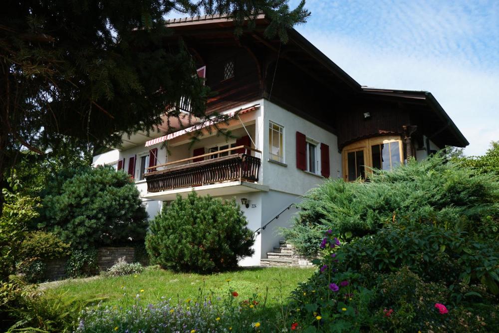 Idyllisches Haus mit Garten, Büro und Kamin Prices, photos, reviews,  address. Switzerland