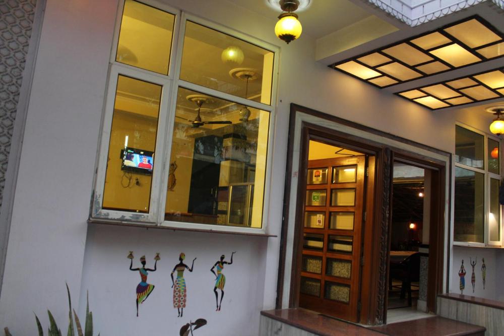Hotel Chit Chat Palace