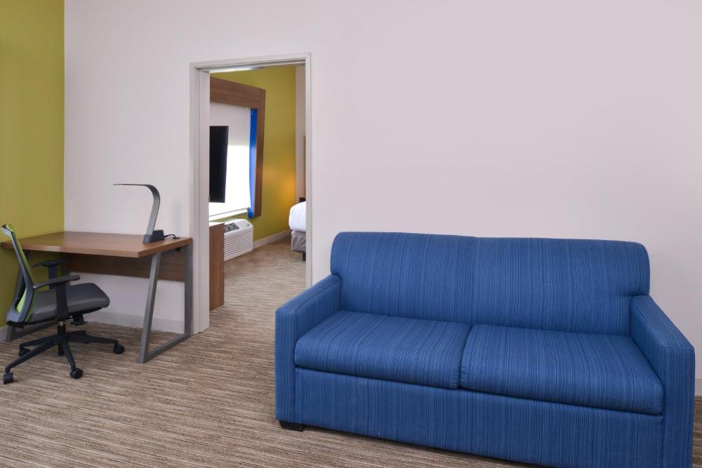 Photo - Holiday Inn Express & Suites - Omaha - 120th and Maple, an IHG Hotel