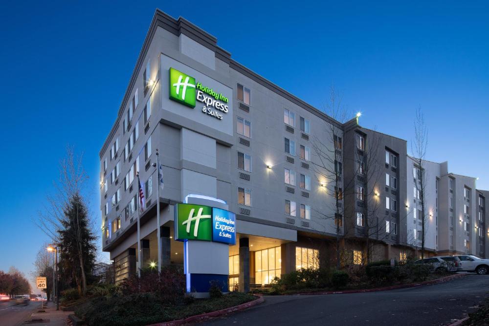 Holisay Inn Express Nearby