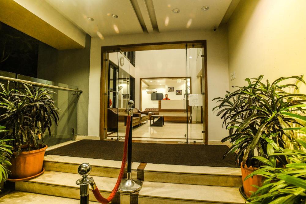 Hotel Manasi Royal , Satara