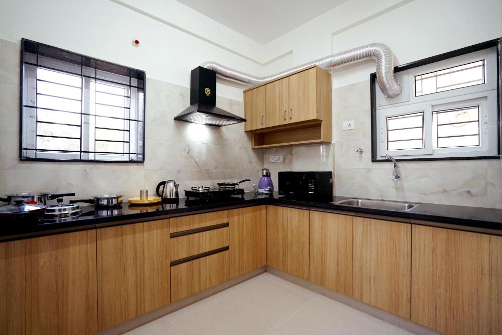 Castle JP Service Apartments