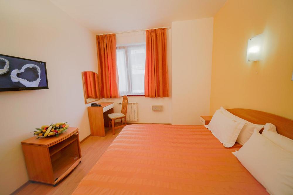 Room image 4