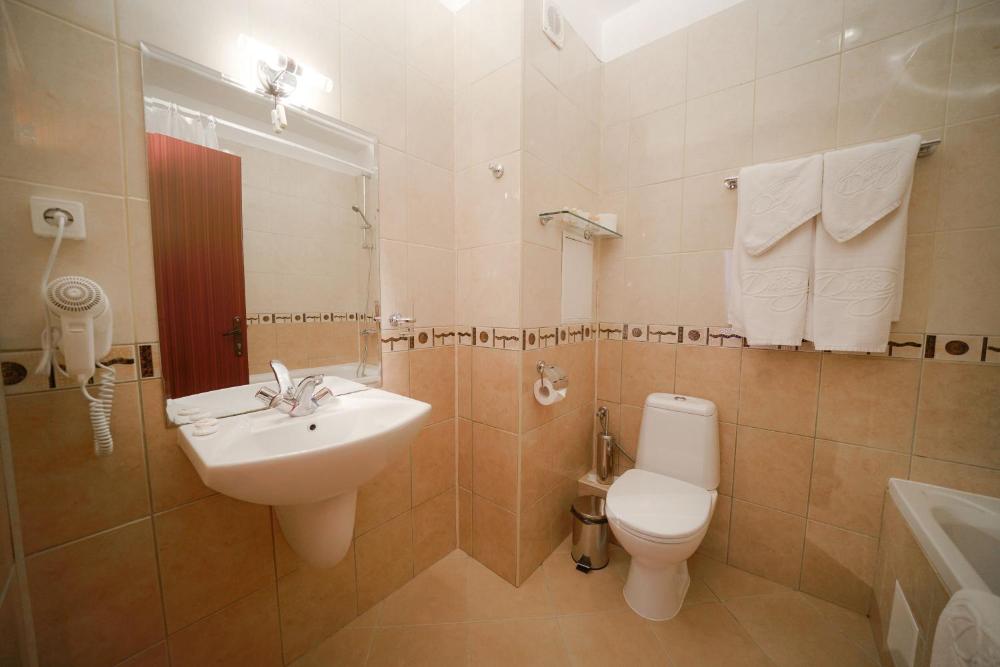 Room image 4