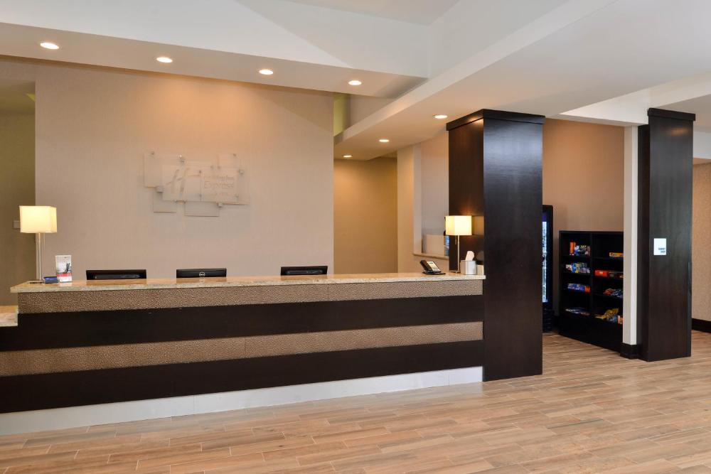 Photo - Holiday Inn Express & Suites Austin South, an IHG Hotel