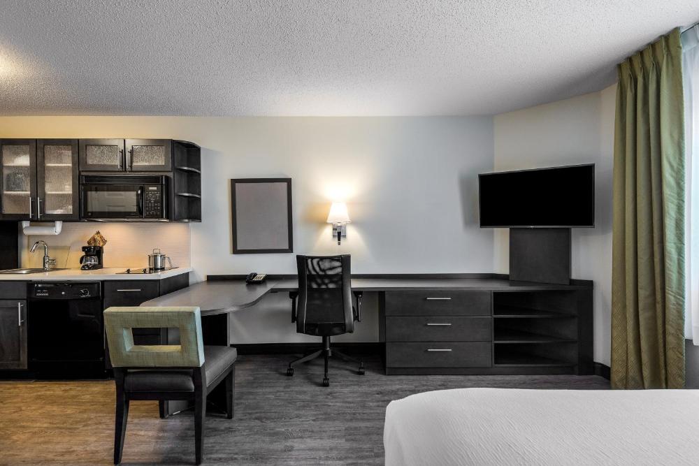   Candlewood Suites Accommodations
