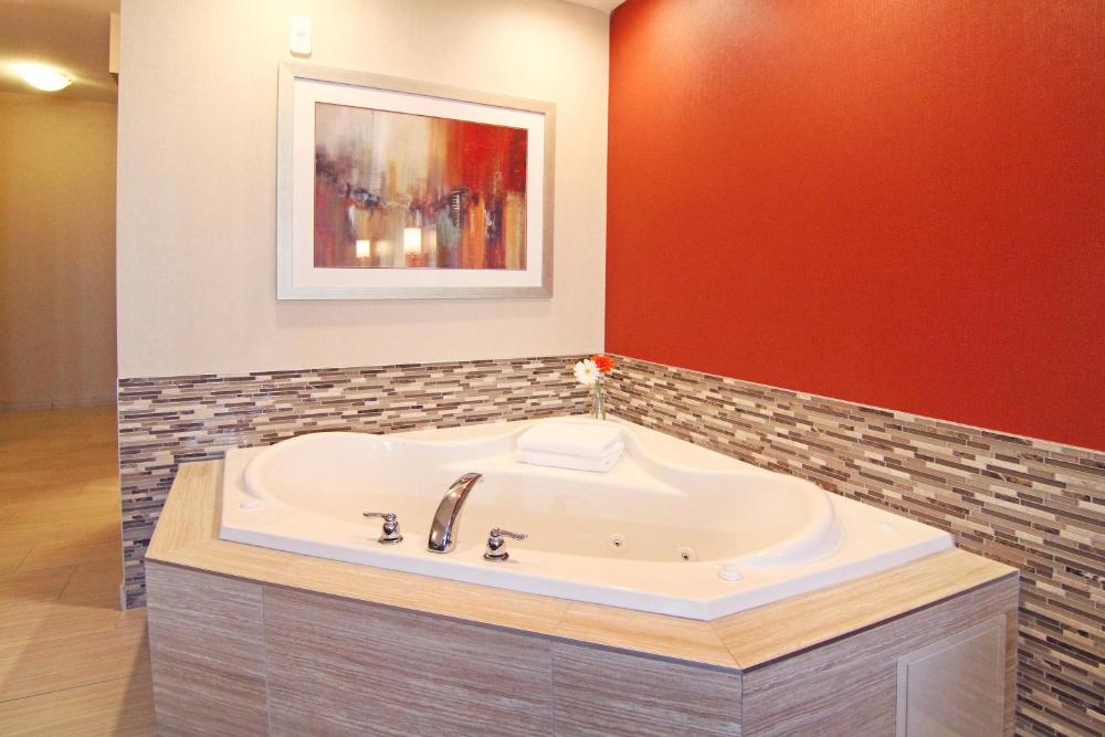 Photo - Holiday Inn Express and Suites Calgary University, an IHG Hotel