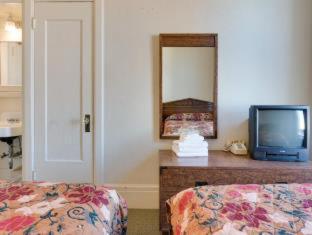 Room image 3
