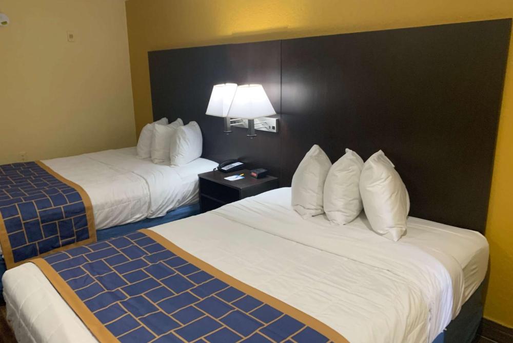 Photo - Days Inn & Suites by Wyndham Tampa/Raymond James Stadium