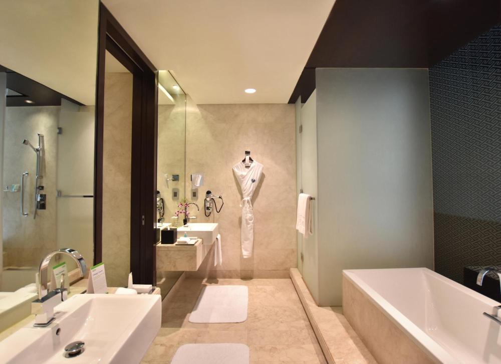 Room image 4