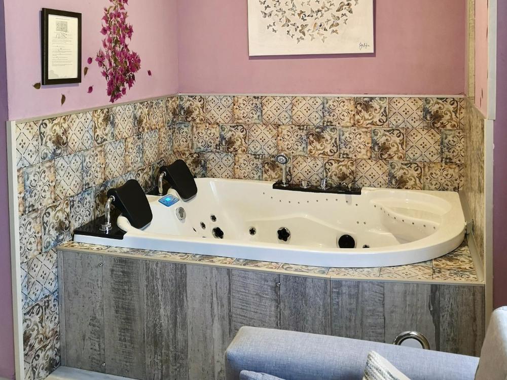 Suites Con Jacuzzi Santillana Prices Photos Reviews Address Spain