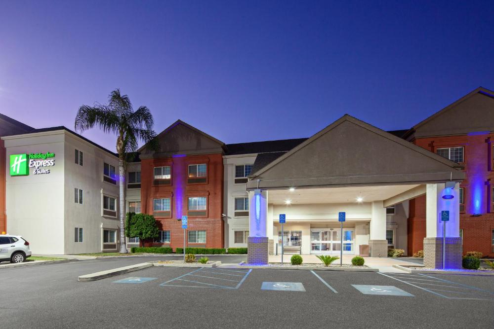 Photo - Holiday Inn Express & Suites - Tulare, an IHG Hotel