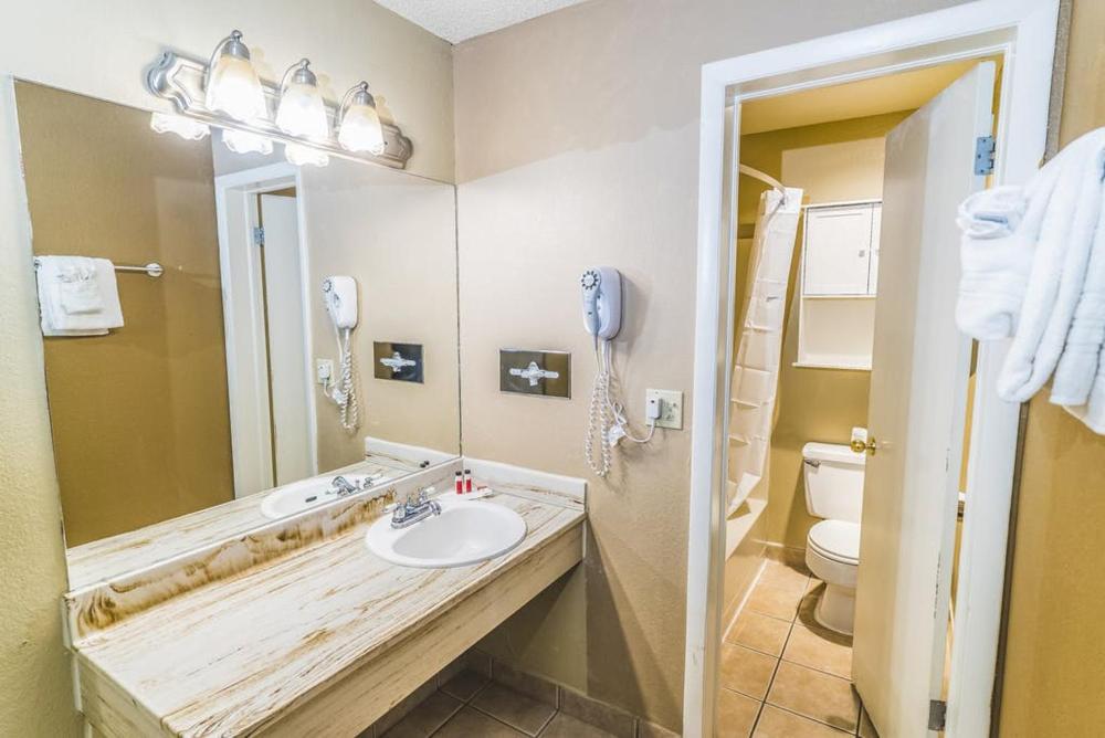 Queen Suite - Non-Smoking