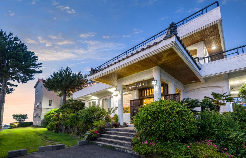 Foto - Harry and Sodam Pension