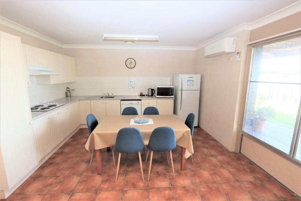 lake edge holiday units