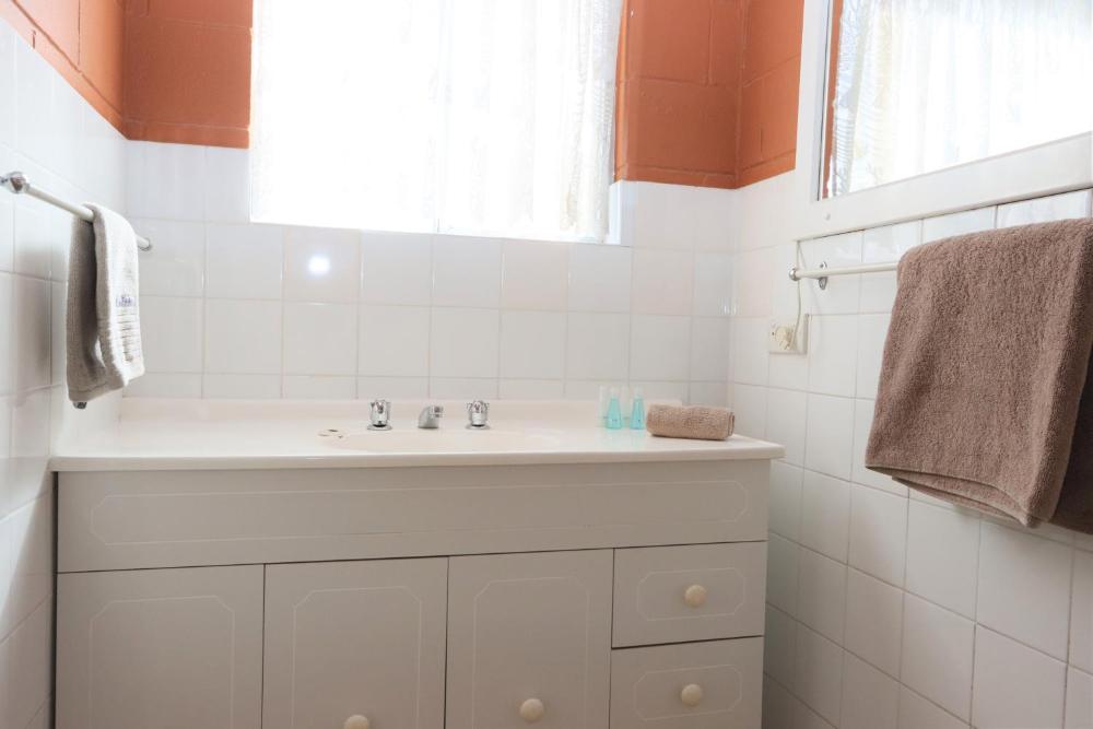 lake edge holiday units