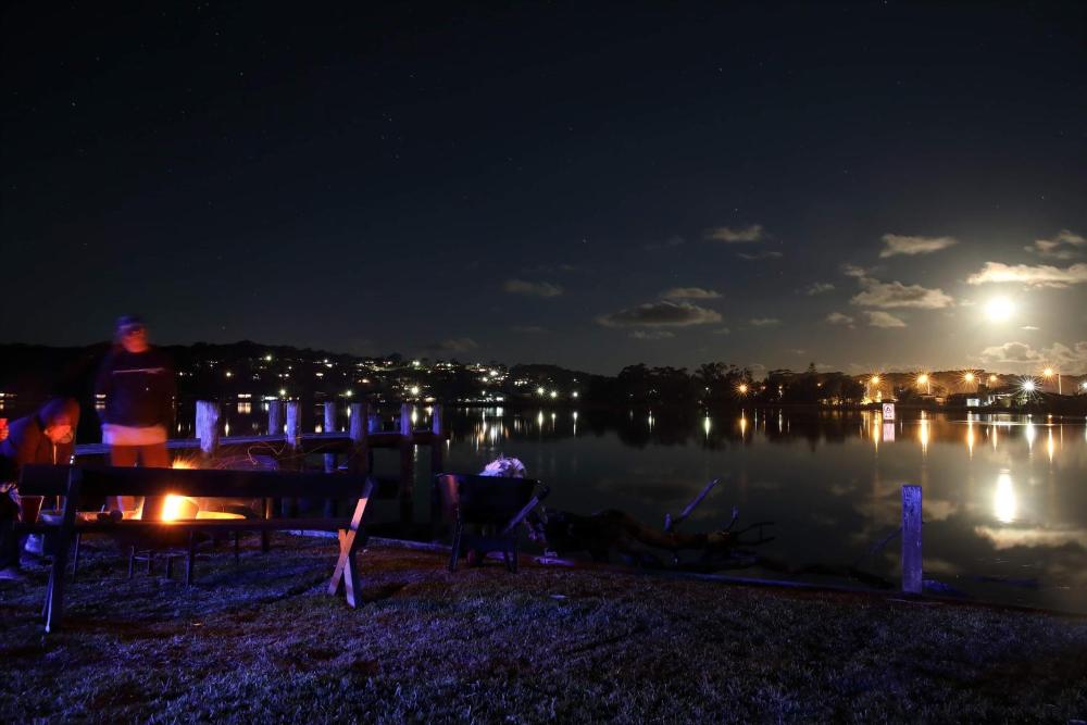 lake edge holiday units