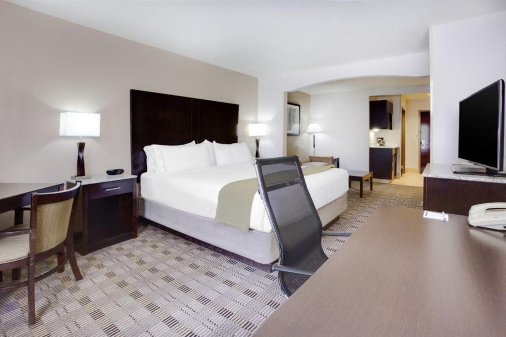 Photo - Holiday Inn Express Hotel & Suites Mebane, an IHG Hotel