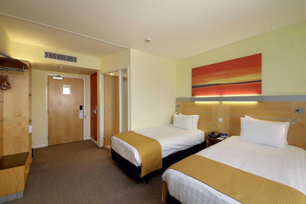 Photo - Holiday Inn Express London - Newbury Park, an IHG Hotel