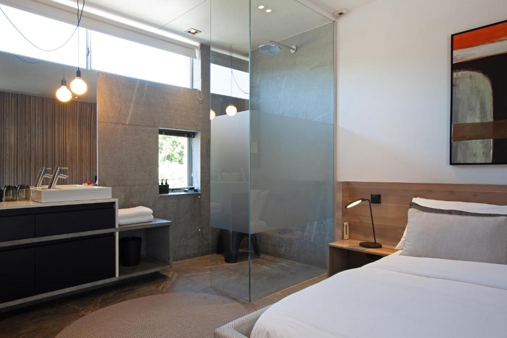 Room image 4