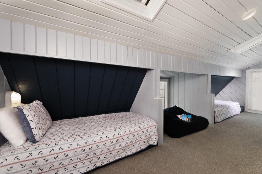 looking glass beachfront inn