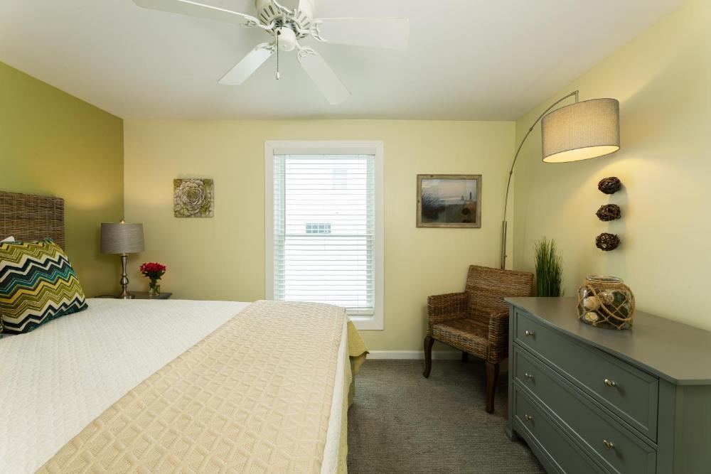 looking glass beachfront inn