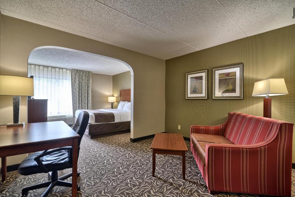 Photo - Clarion Inn & Suites - University Area