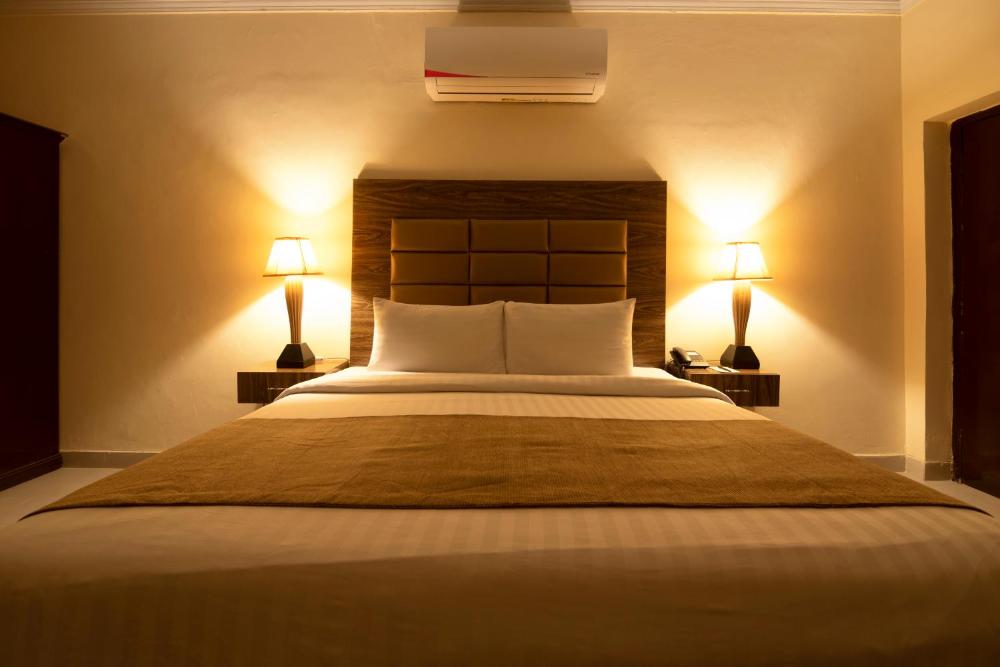 Room image 4