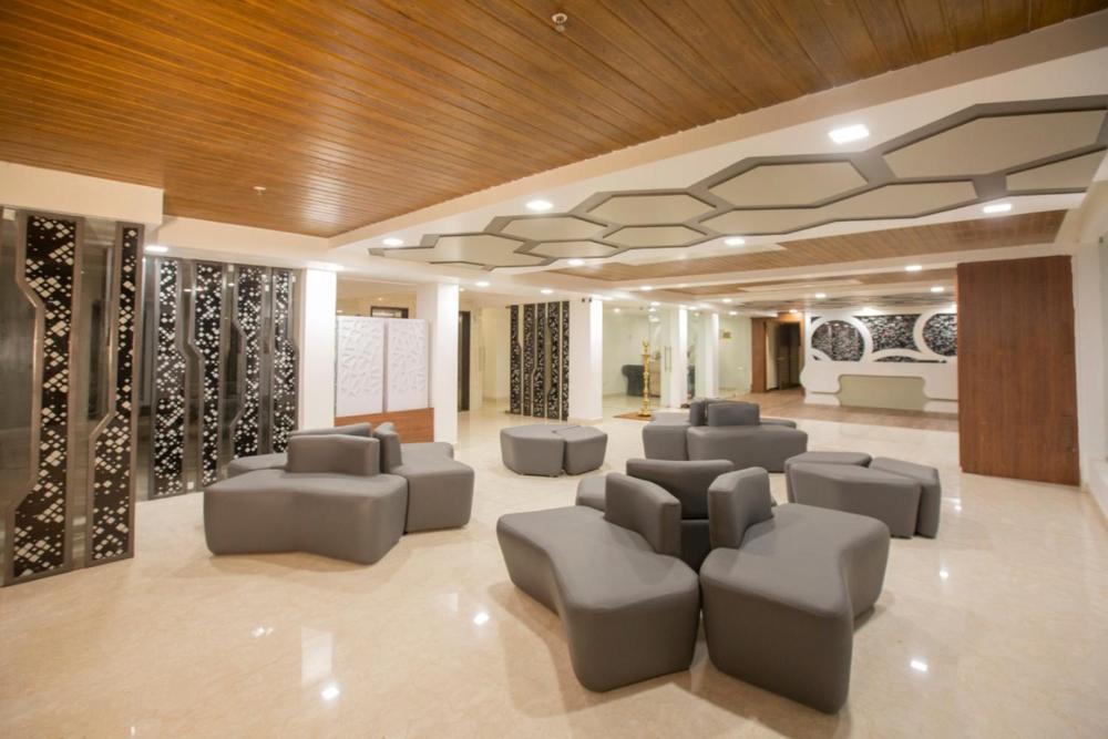 Lee Benz - Ark Hotel