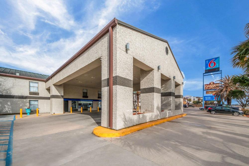Photo - Motel 6-Laredo, TX - North I-35