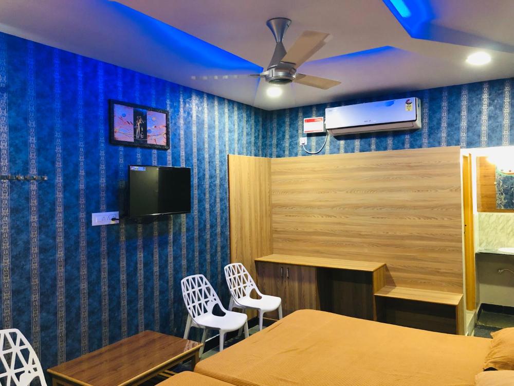 C M HOTEL