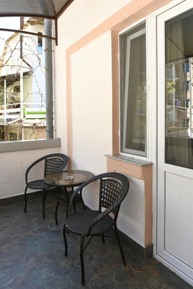 Room image 3
