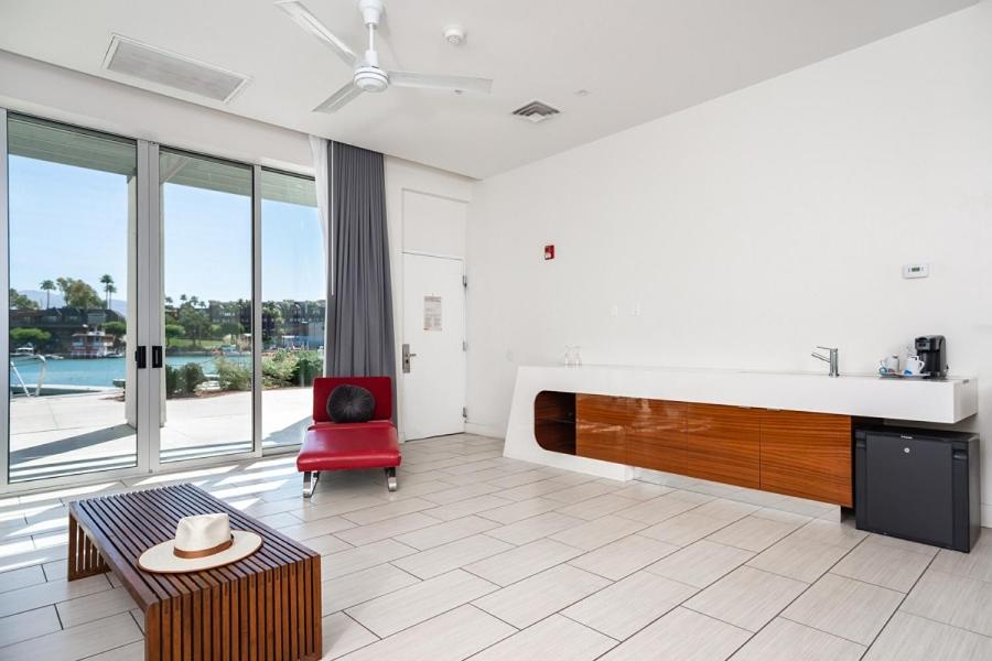 Room image 4