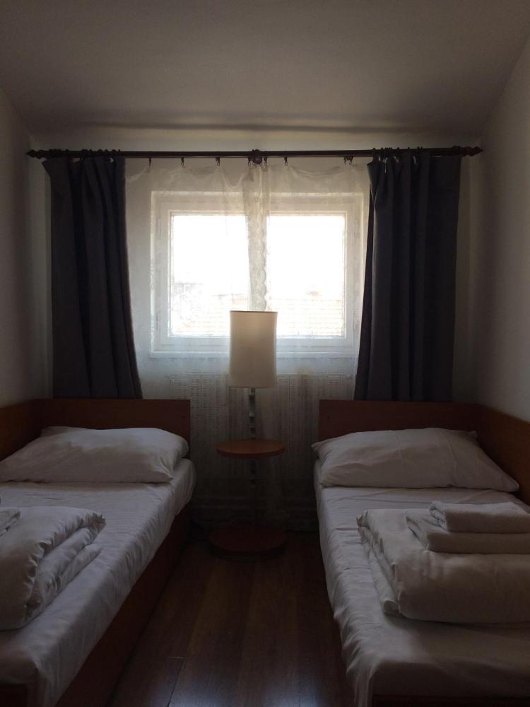 Room image 4