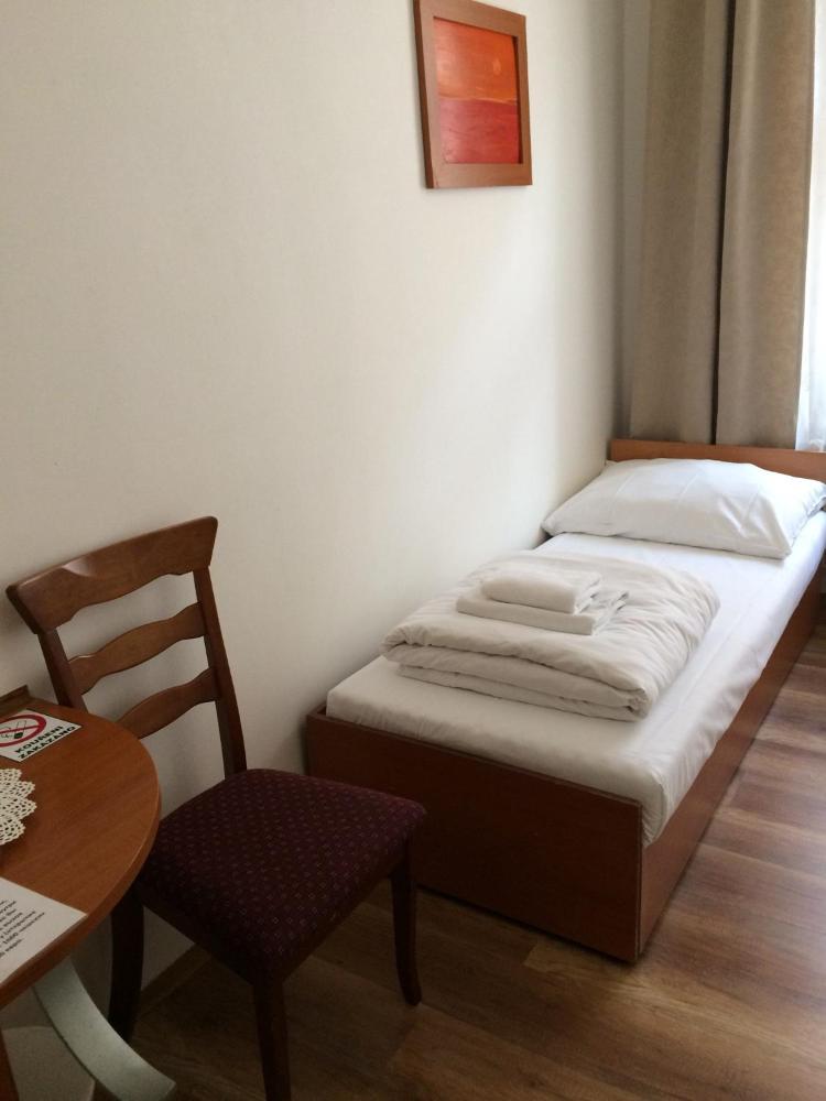 Room image 3