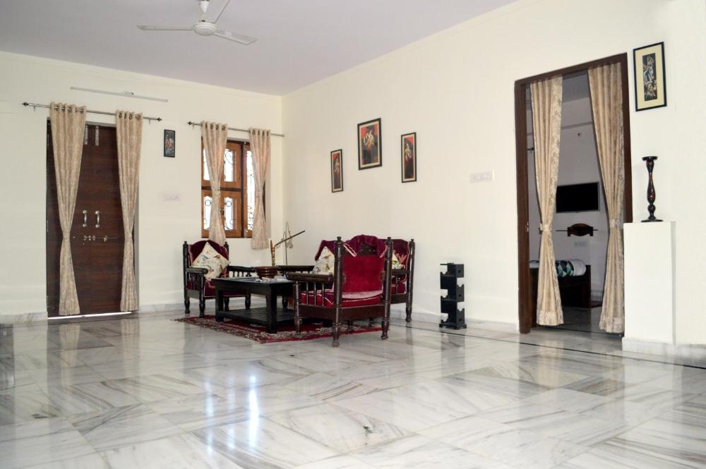 Hotelier Hosts - A Home Stay
