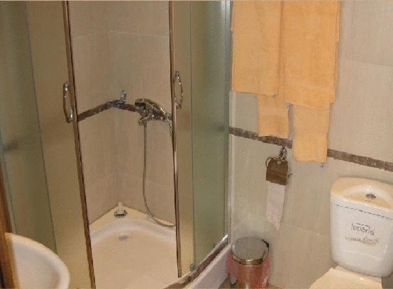 Room image 3