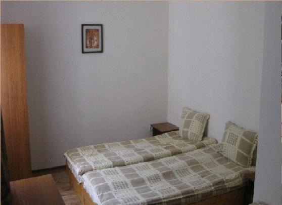 Room image 4