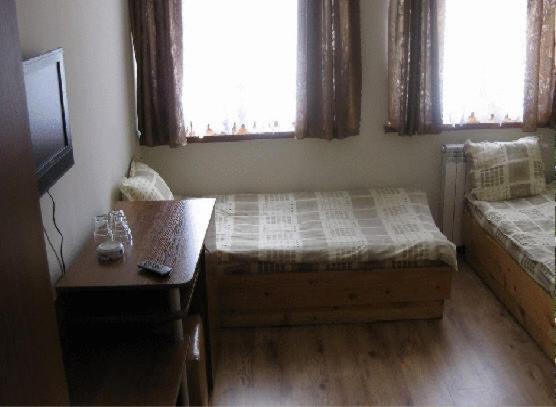 Room image 3