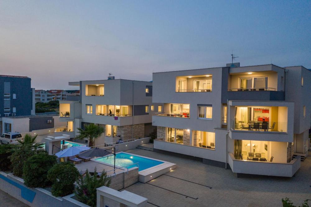 apartments and rooms danivan pool villas b