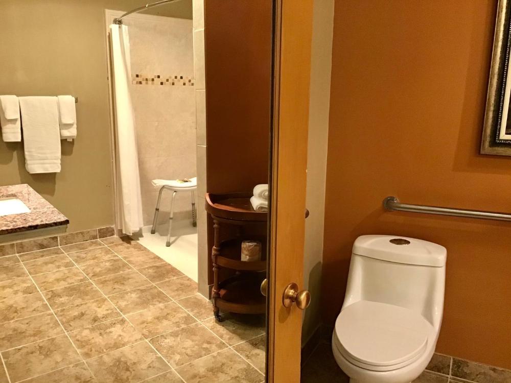 Room image 4