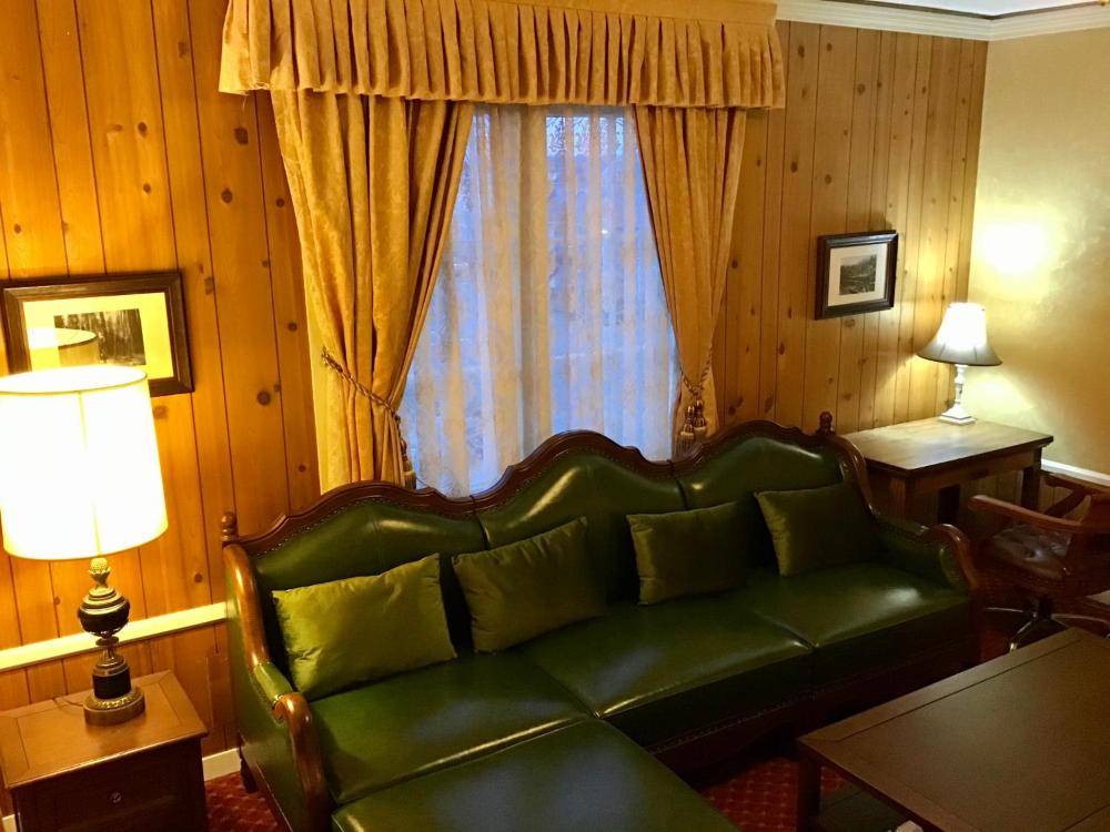 Room image 4