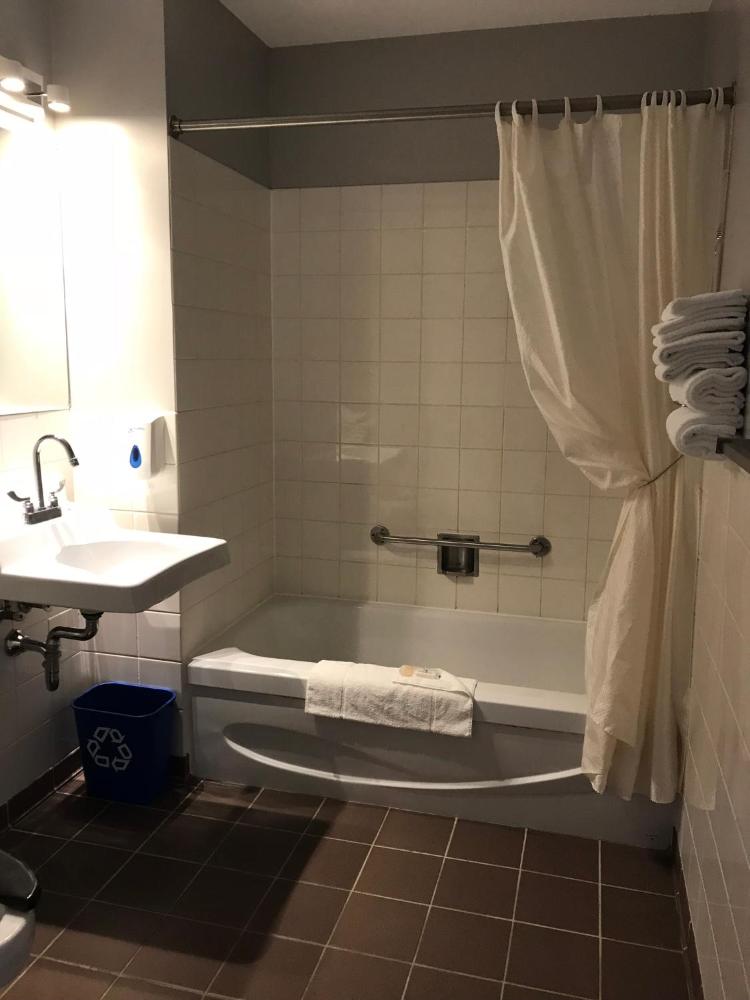 Room image 4