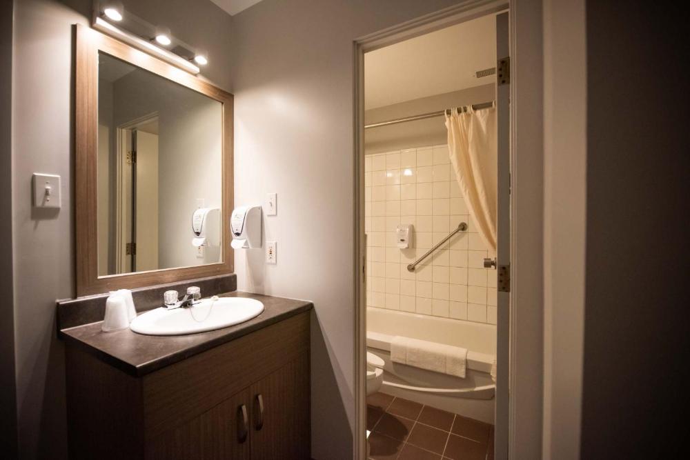 Room image 4