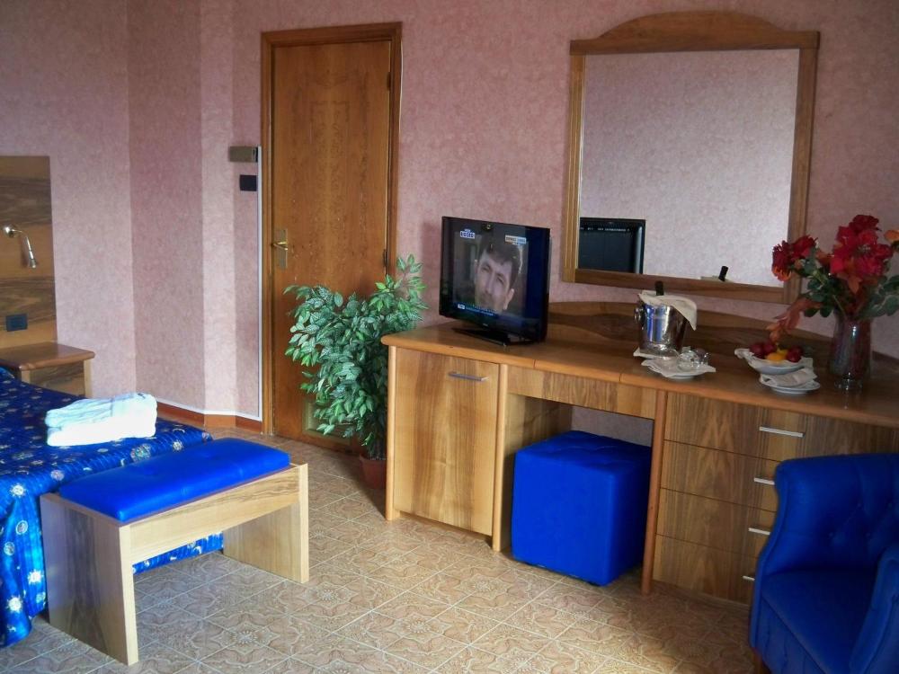 Room image 4