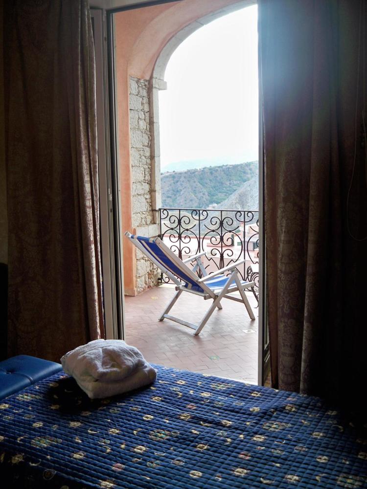 Room image 3