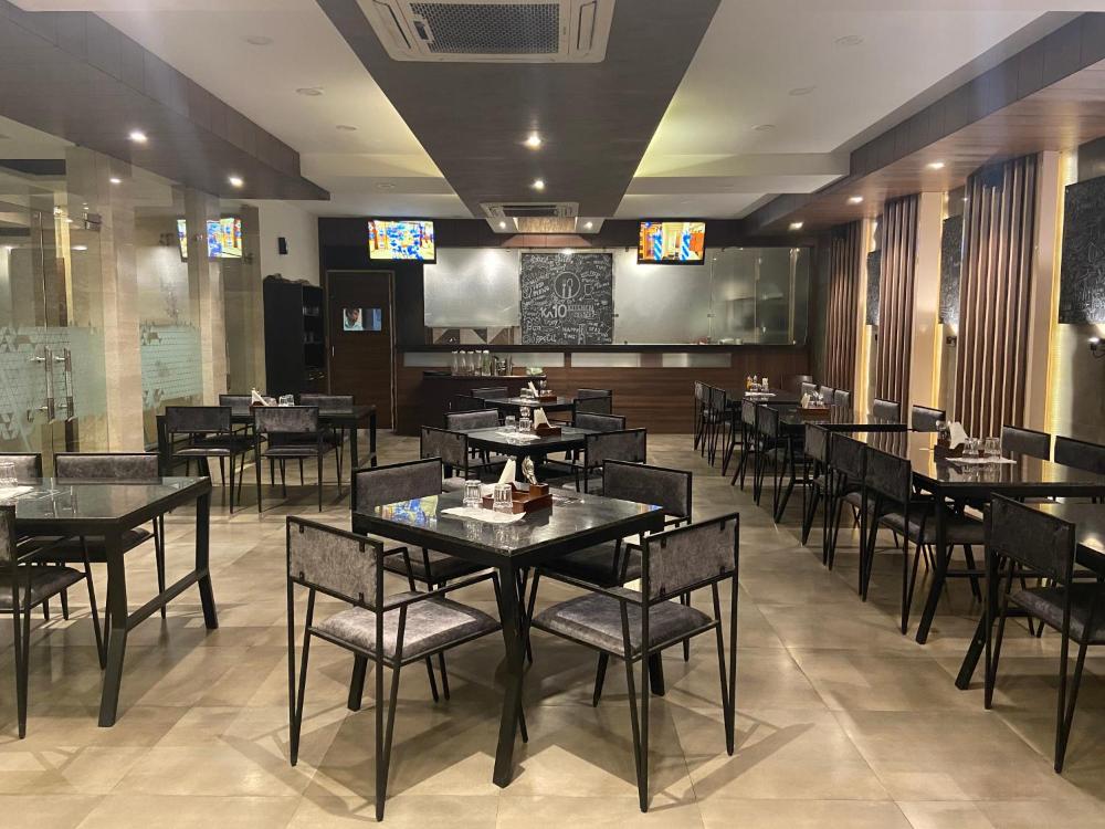 Ka10 SQUARE HOTEL & BANQUETS