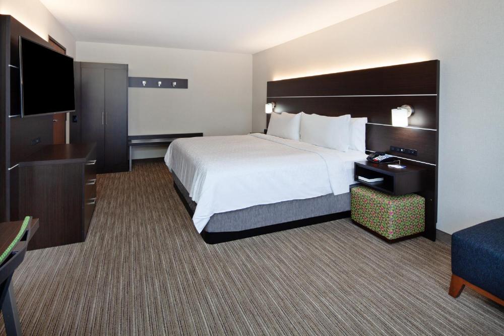 Photo - Holiday Inn Express & Suites Oakland - Airport, an IHG Hotel